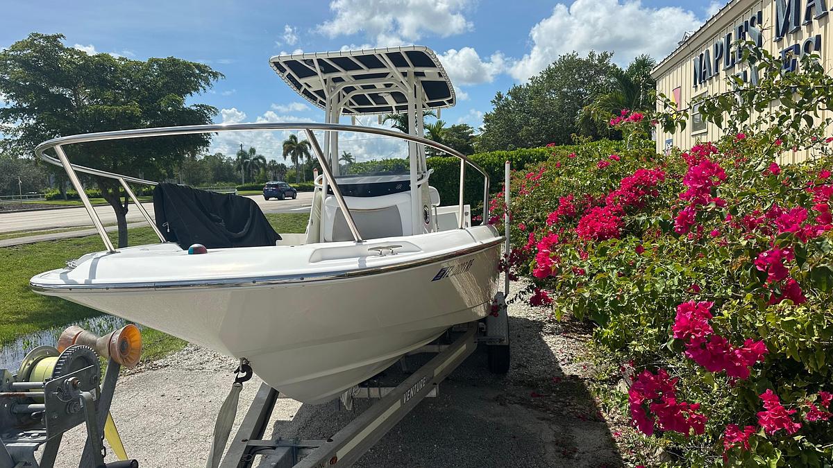 Used 2016 Boston Whaler 240 Dauntless