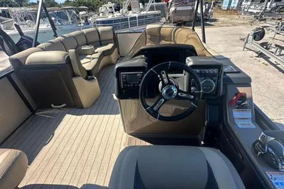 Used 2024 Veranda VP 25RC| 25'