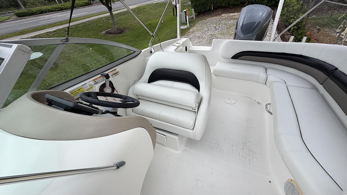 Used 2013 Hurricane SunDeck 237