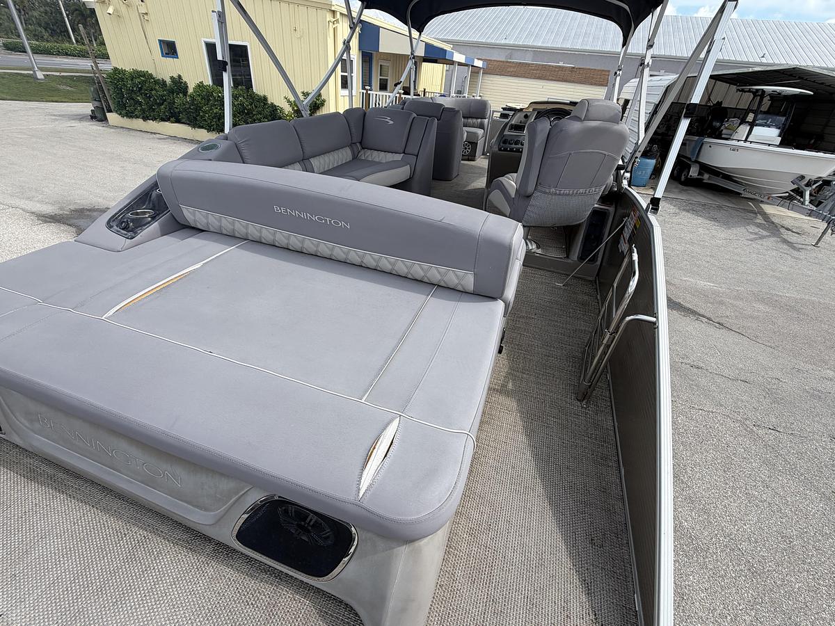Used 2018 Bennington 25 QX