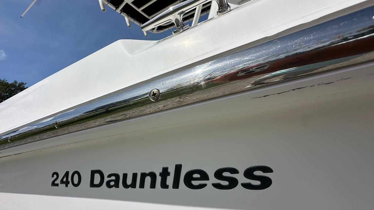 Used 2016 Boston Whaler 240 Dauntless