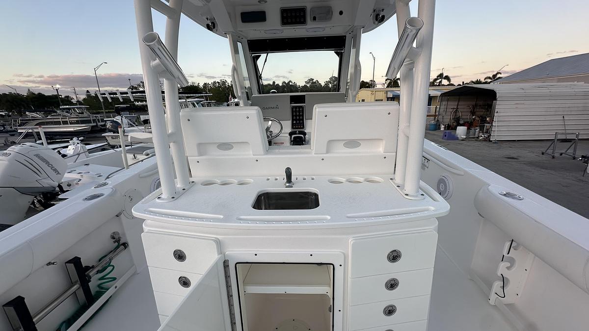Used 2016 Everglades 325 Center Console