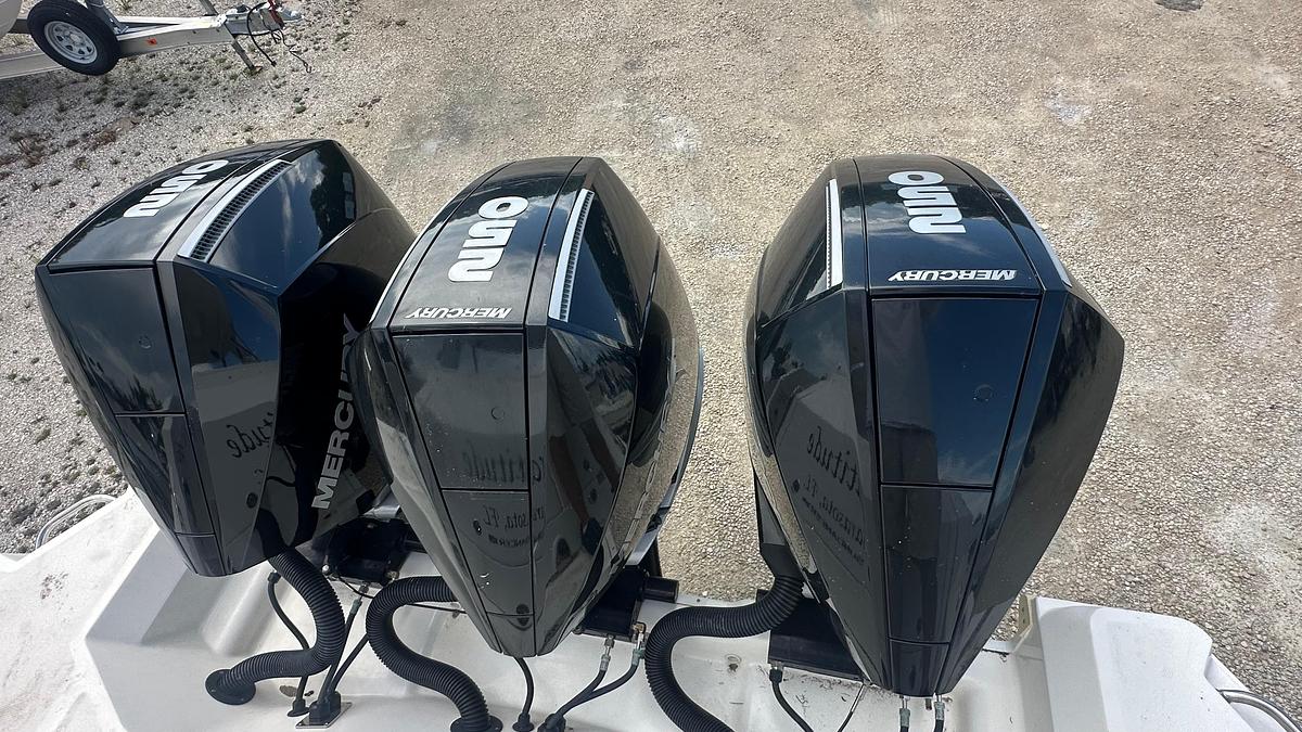 Used 2023 Sea Ray Sundancer 320 Outboard