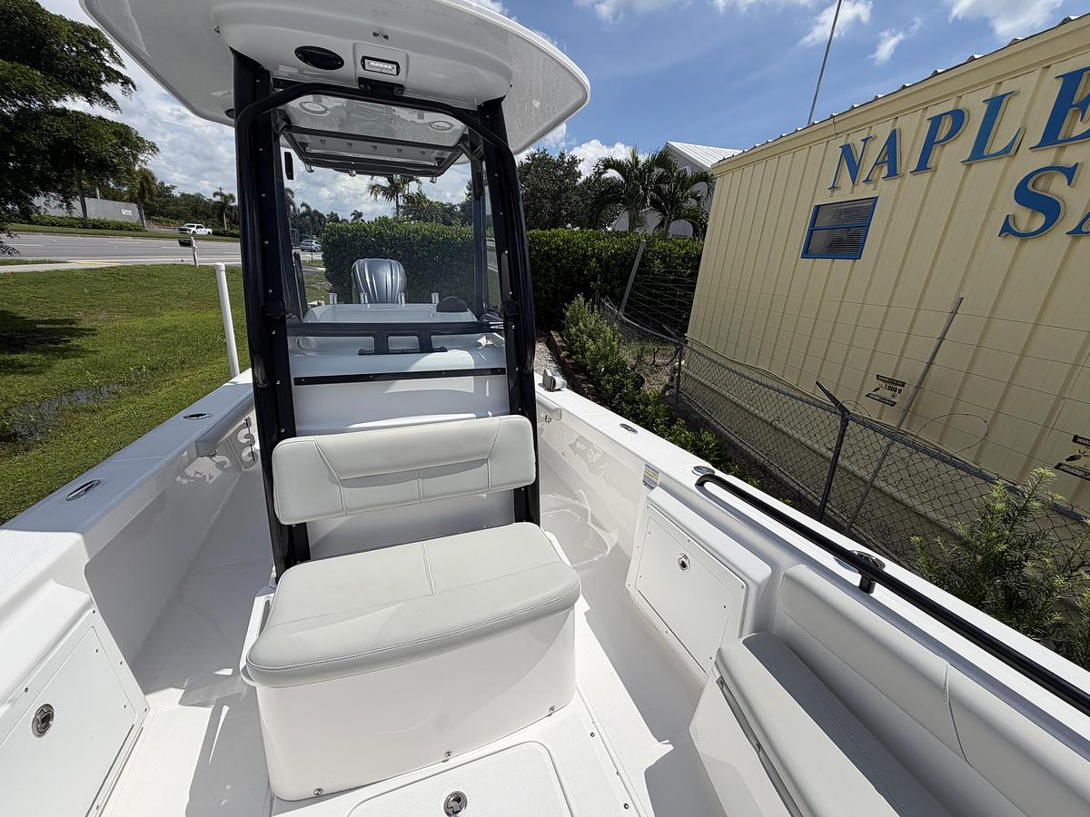 Used 2021 Everglades 243CC