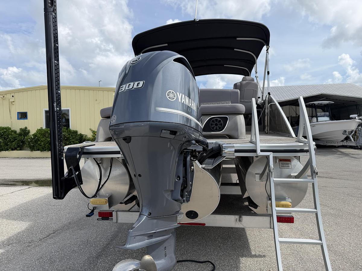 Used 2018 Bennington 25 QX
