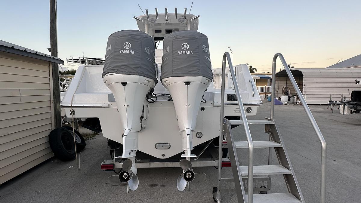 Used 2016 Everglades 325 Center Console