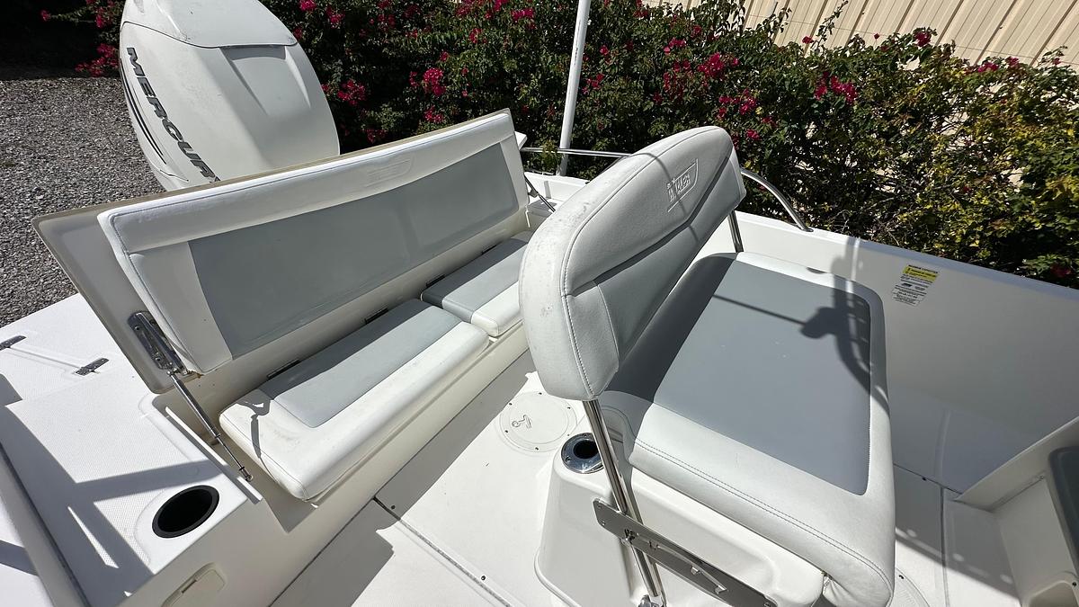 Used 2016 Boston Whaler 240 Dauntless