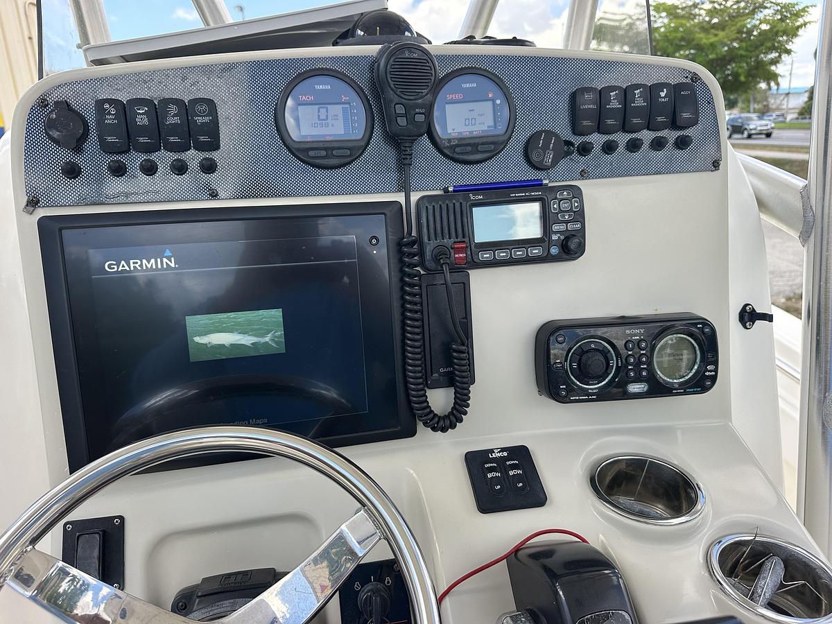 Used 2014 Pioneer 222 Sportfish