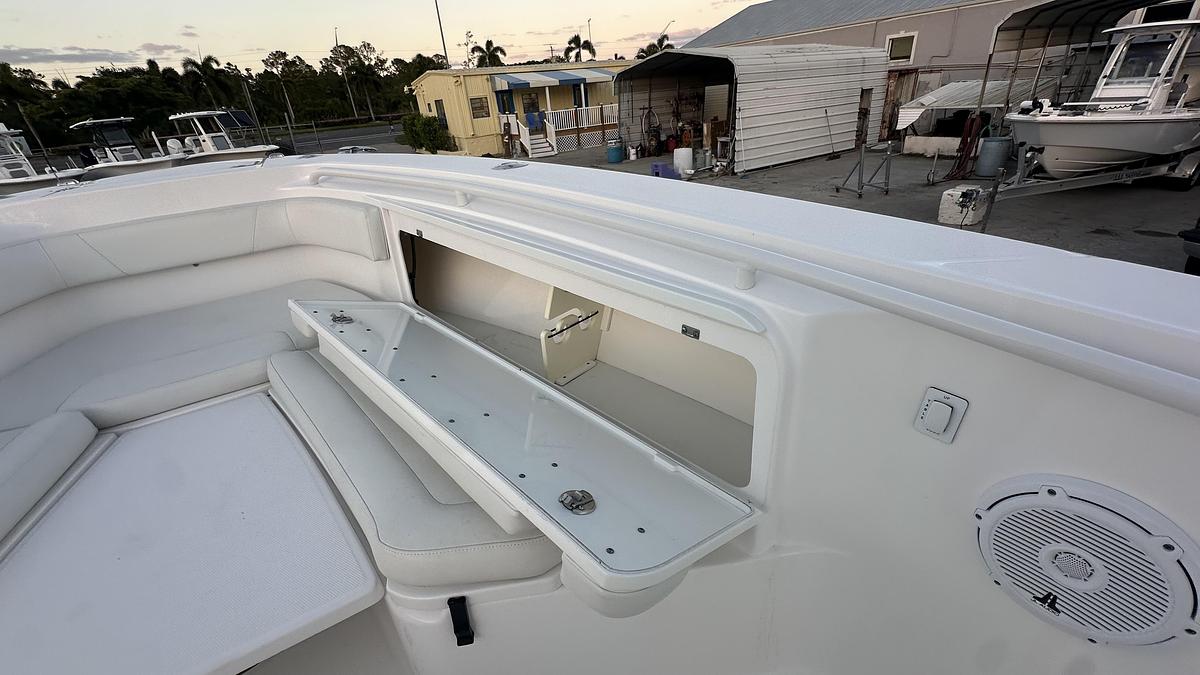 Used 2016 Everglades 325 Center Console