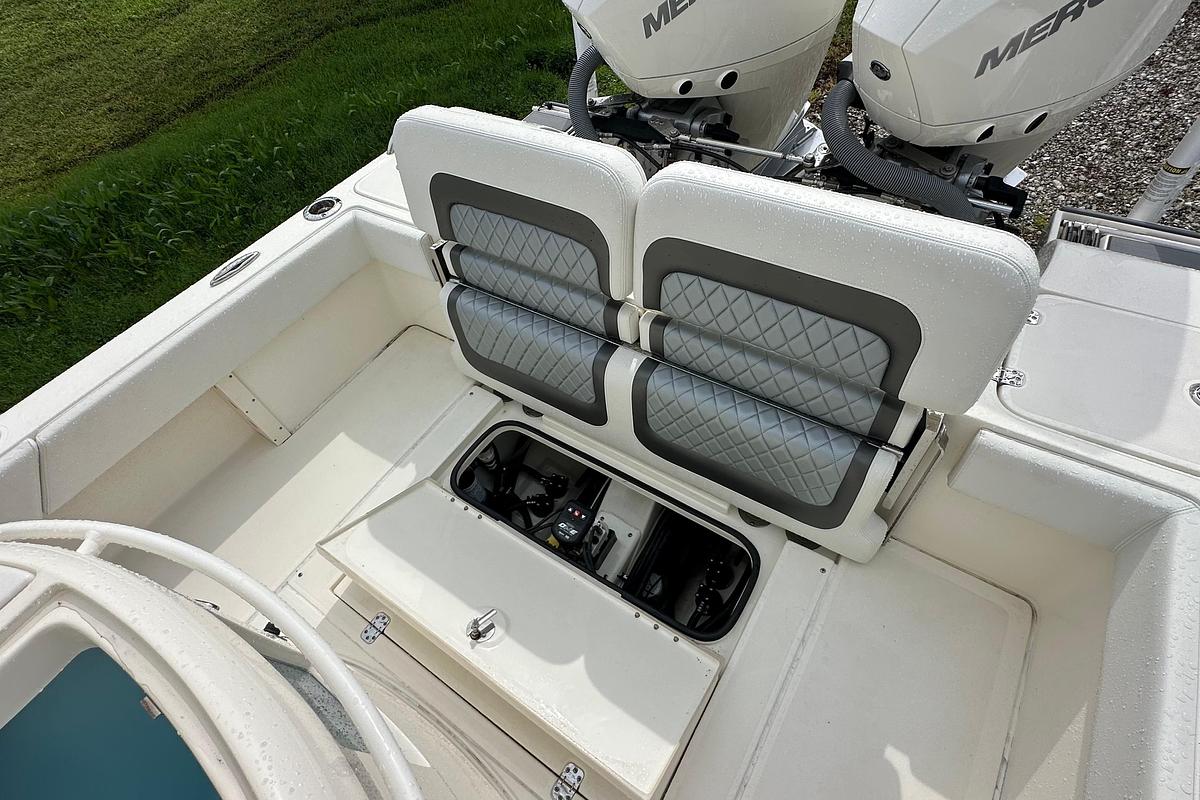 2026 ShearWater 270 SS Open