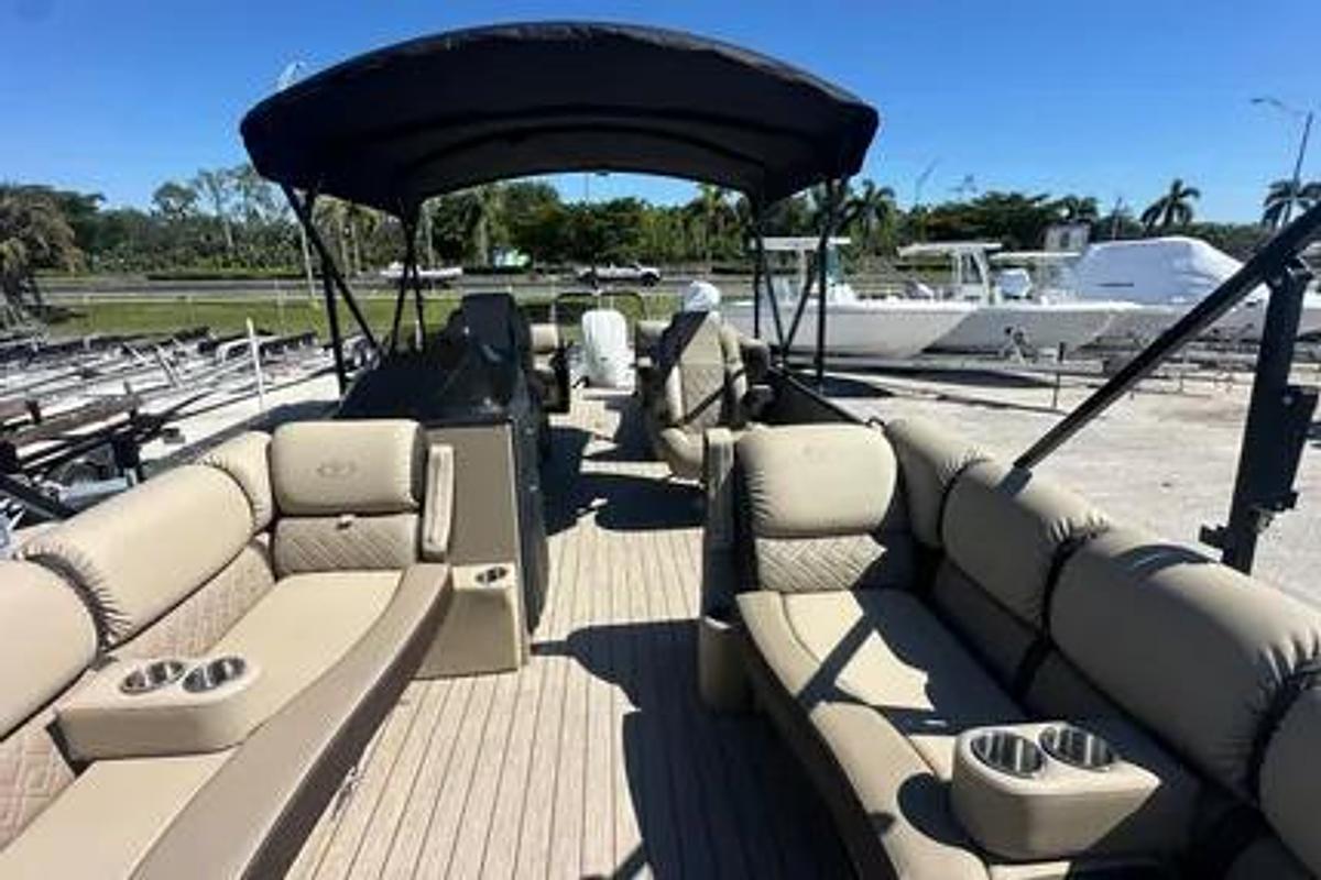 Used 2024 Veranda VP 25RC| 25'