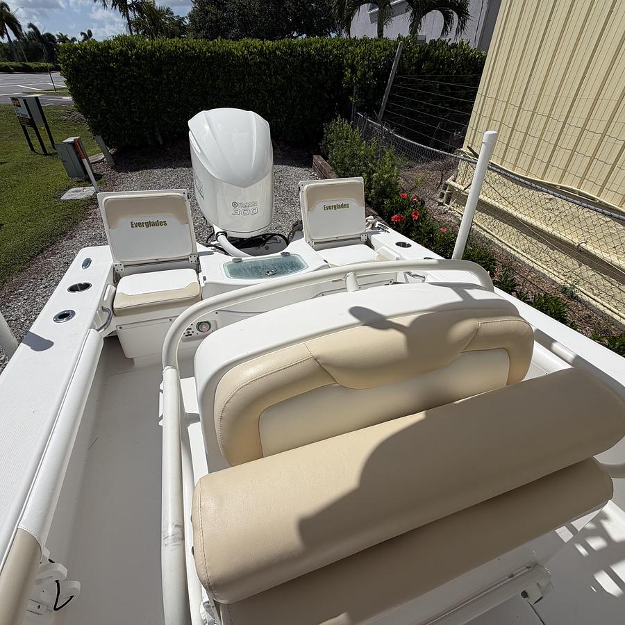 Used 2007 Everglades 243CC