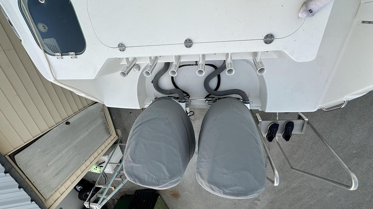 Used 2016 Everglades 325 Center Console
