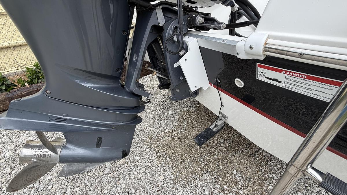Used 2013 Hurricane SunDeck 237