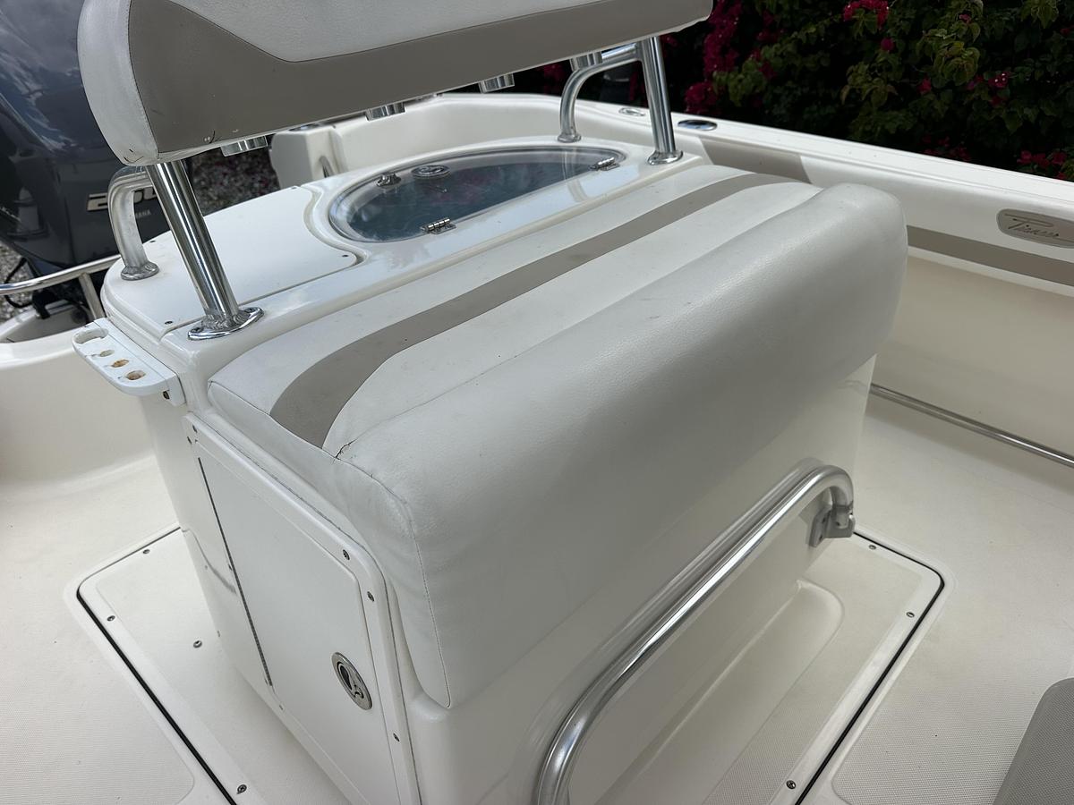 Used 2014 Pioneer 222 Sportfish