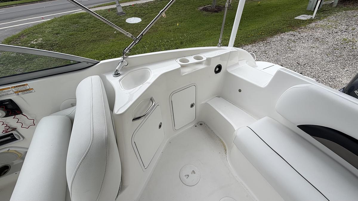 Used 2013 Hurricane SunDeck 237