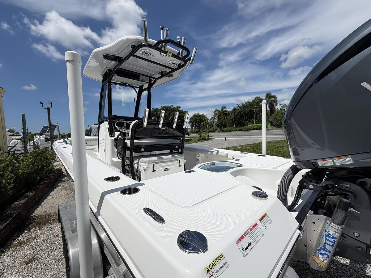 Used 2021 Everglades 243CC