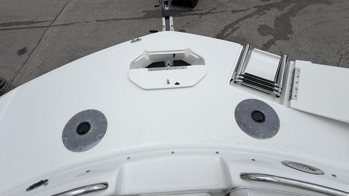 Used 2013 Hurricane SunDeck 237