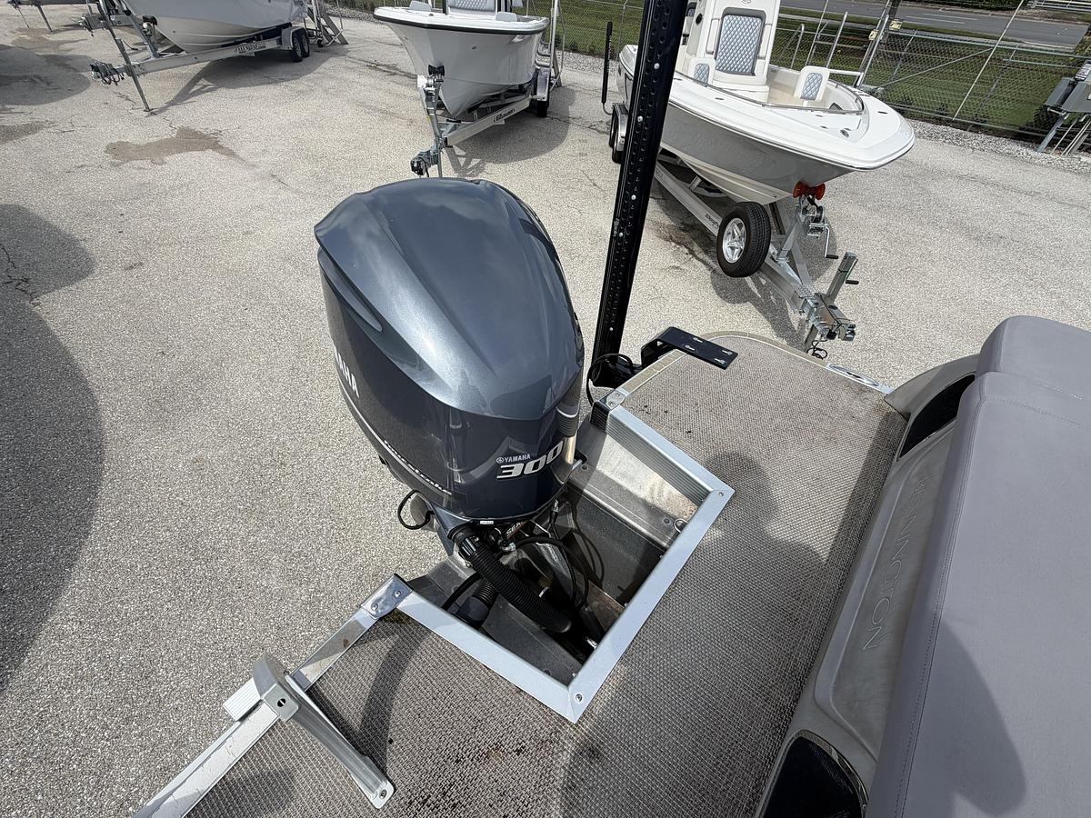 Used 2018 Bennington 25 QX