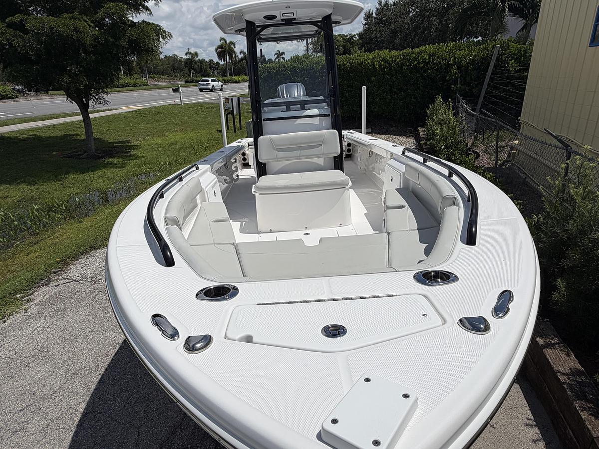 Used 2021 Everglades 243CC