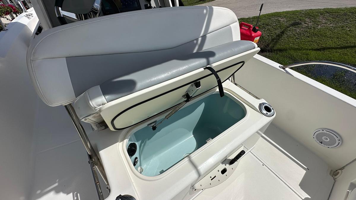 Used 2016 Boston Whaler 240 Dauntless