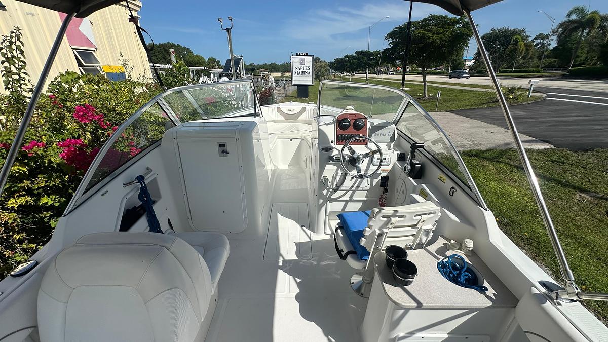 Used 2012 Sea Hunt Escape 220 LE