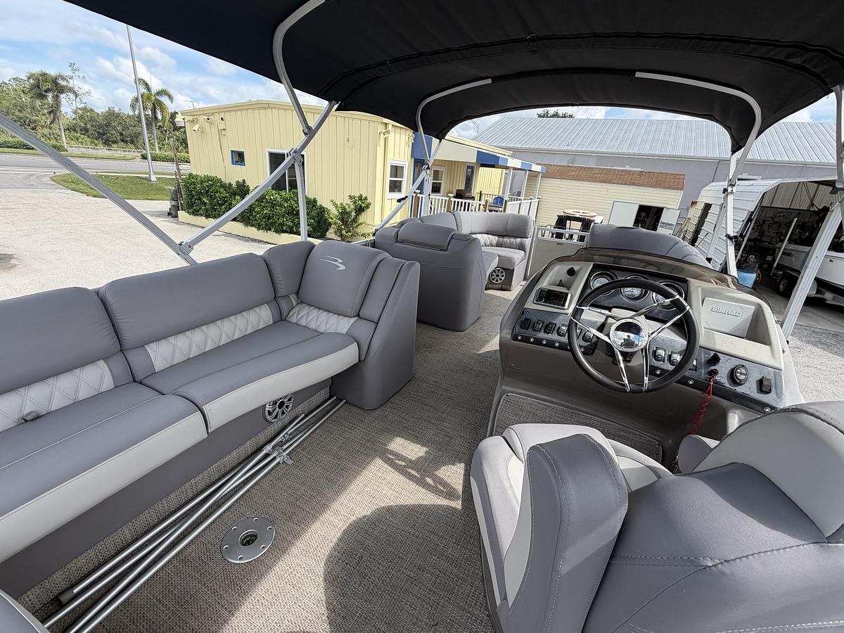 Used 2018 Bennington 25 QX