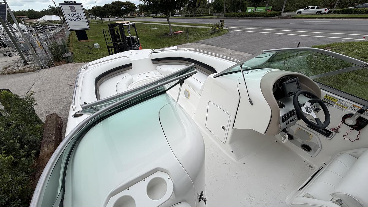 Used 2013 Hurricane SunDeck 237