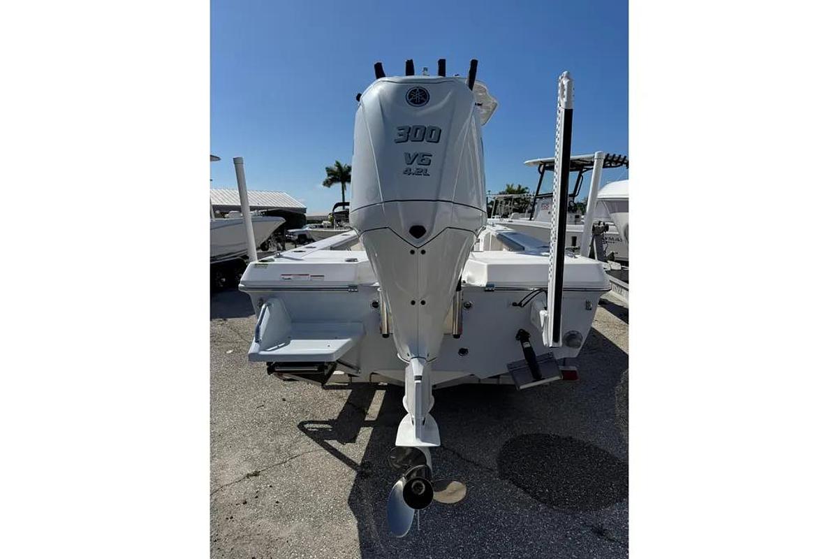2024 Everglades 243CC