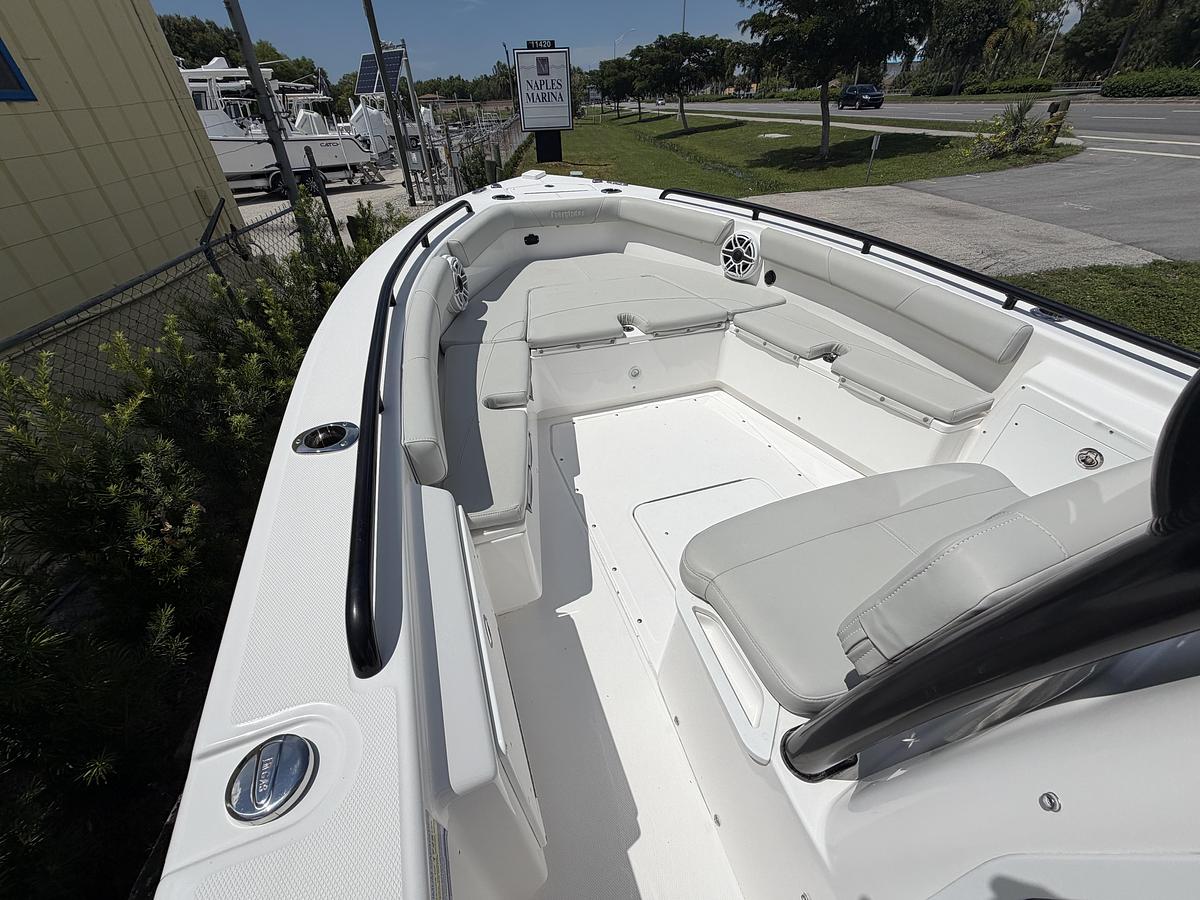 Used 2021 Everglades 243CC