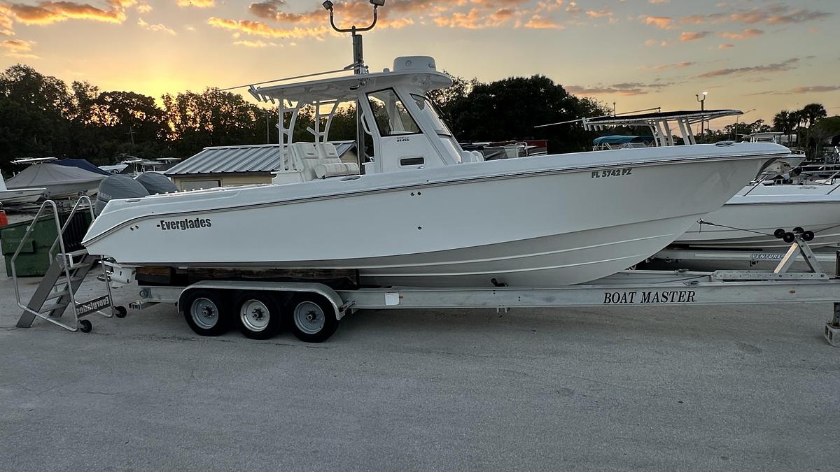 Used 2016 Everglades 325 Center Console