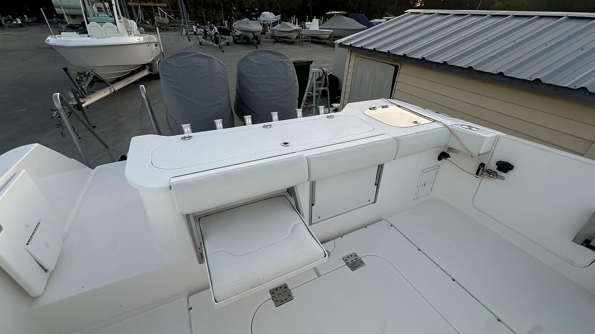 Used 2016 Everglades 325 Center Console