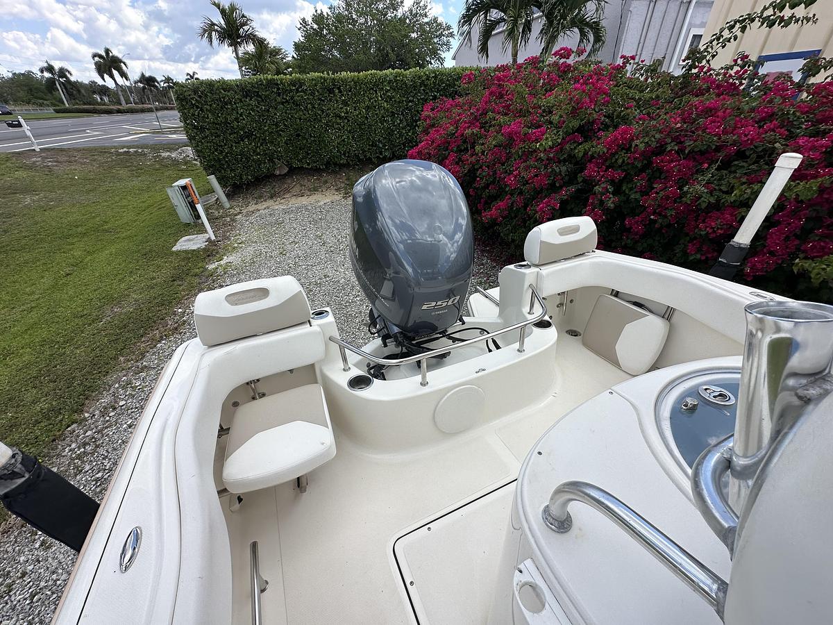 Used 2014 Pioneer 222 Sportfish