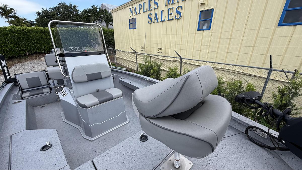 Used 2023 Xpress H20B Bay