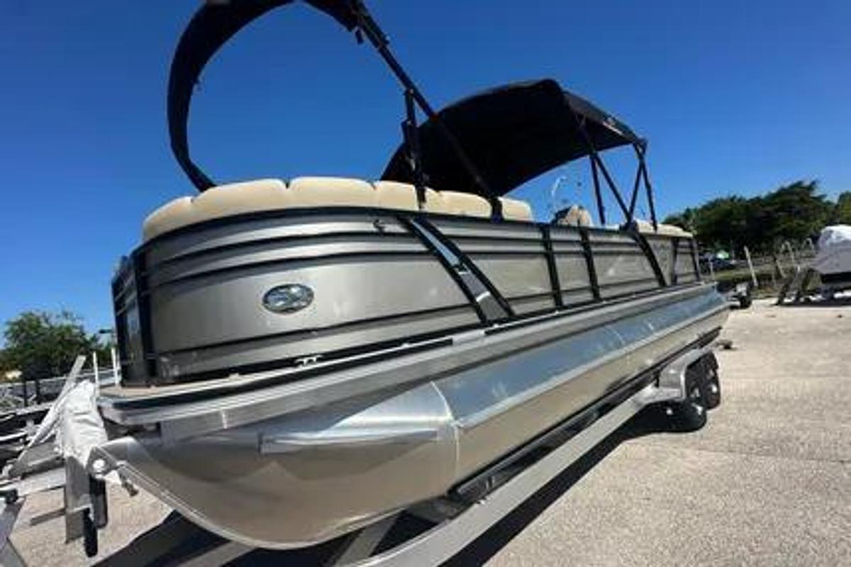 Used 2024 Veranda VP 25RC| 25'