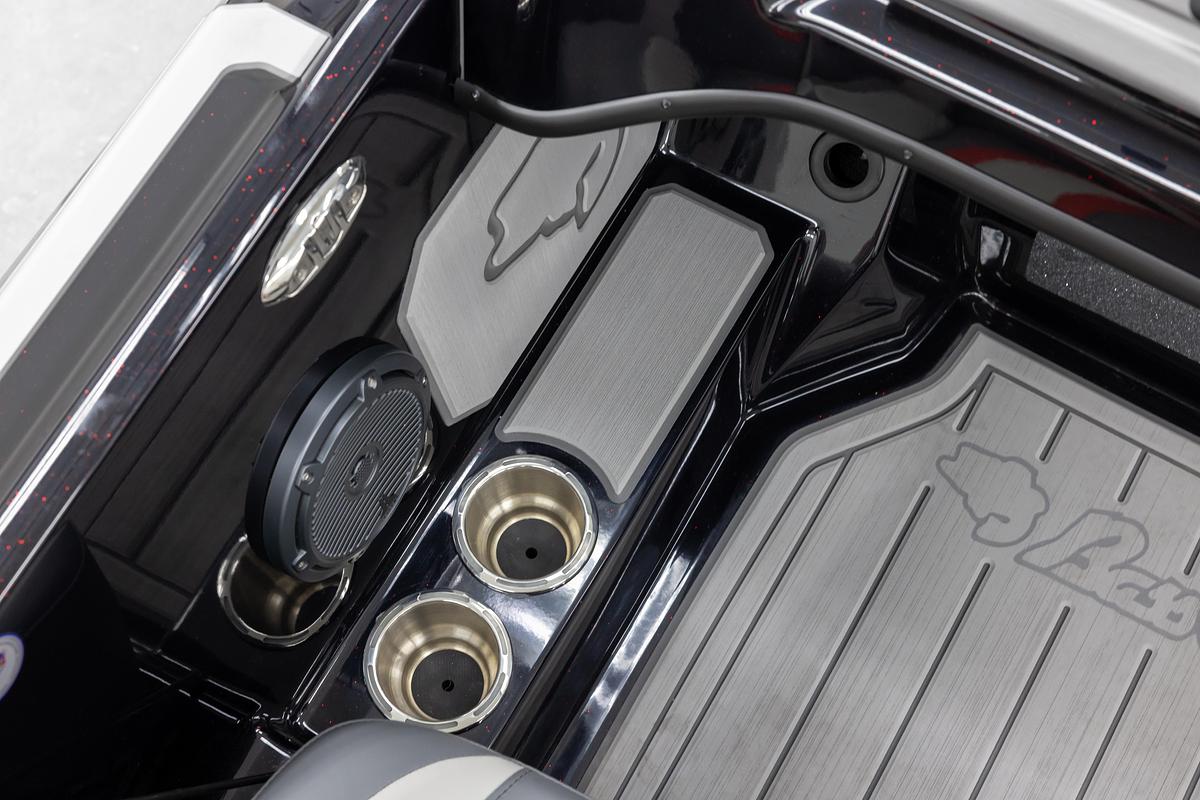 Jaguar STS (22’0″)