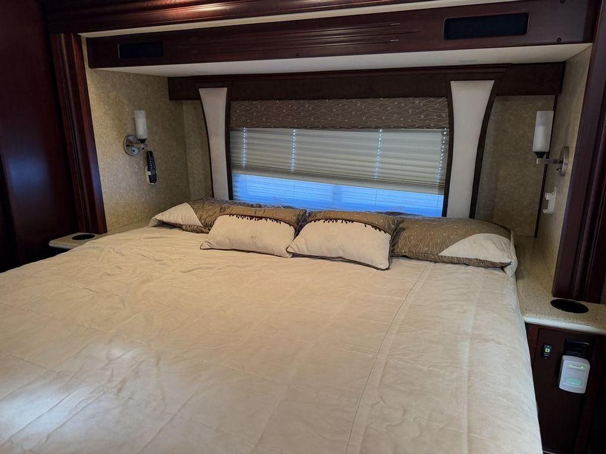 Used 2008 Fleetwood Revolution 42K
