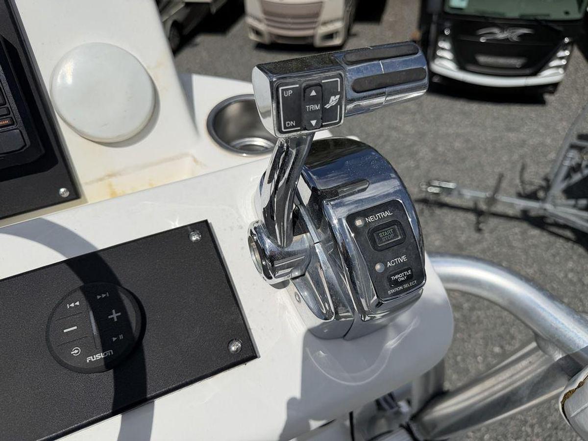 Used 2009 Boston Whaler 230 Dauntless