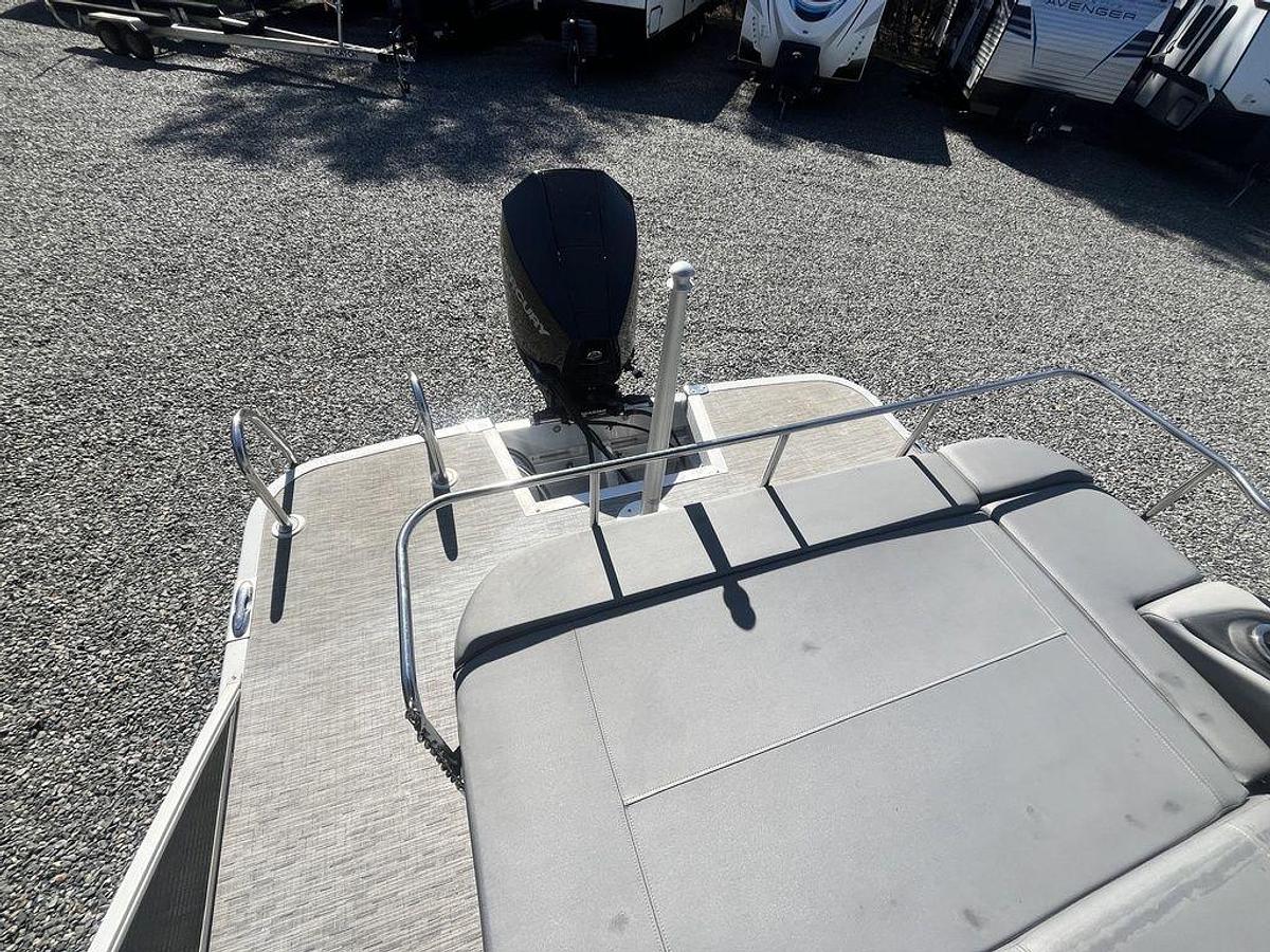 Used 2022 Bennington 23LT