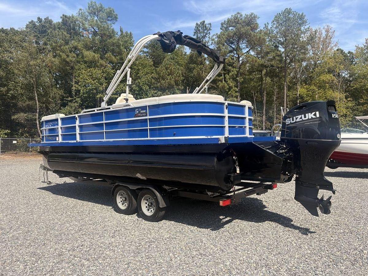 Used 2022 Lexington 524