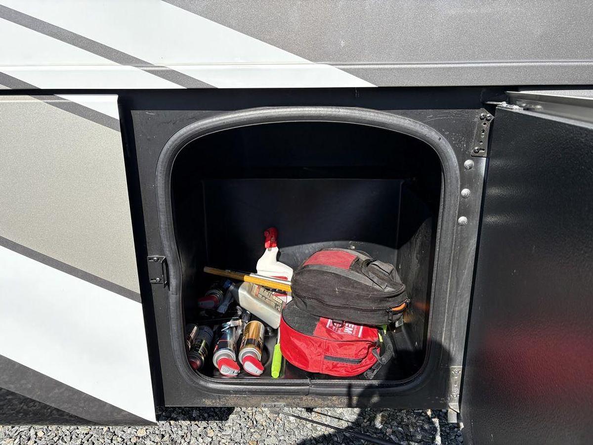 Used 2023 Thor Motor Coach Miramar 34.6