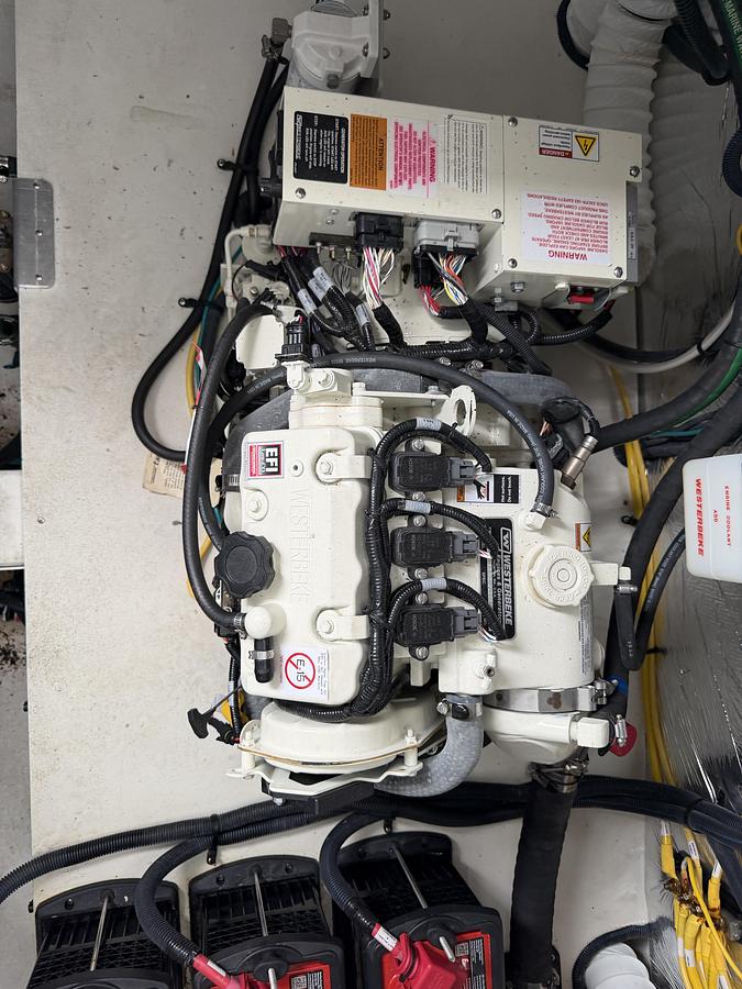 Used 2021 Cruisers Yachts 35 Express