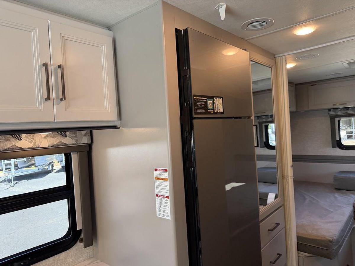 Used 2025 Thor Geneva