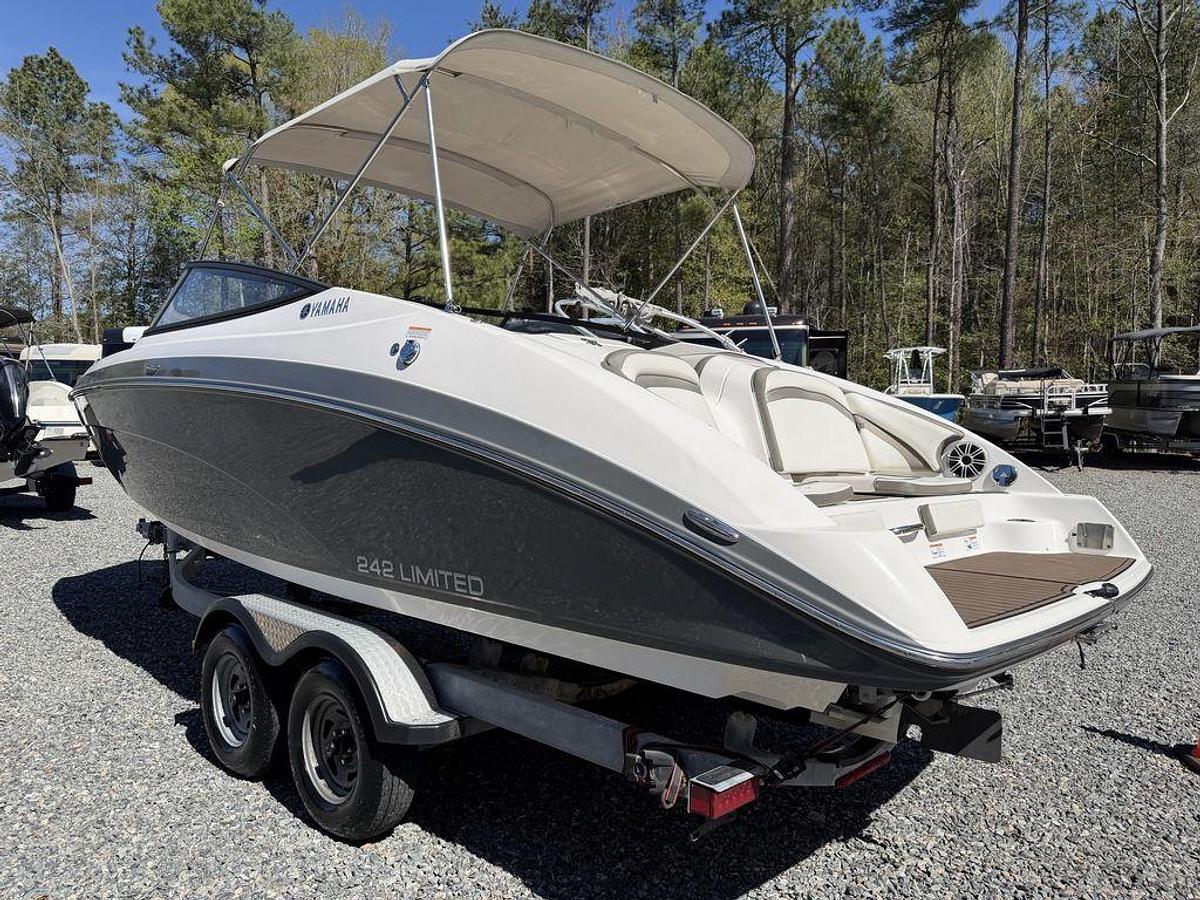 Used 2016 Yamaha 242 Limited S