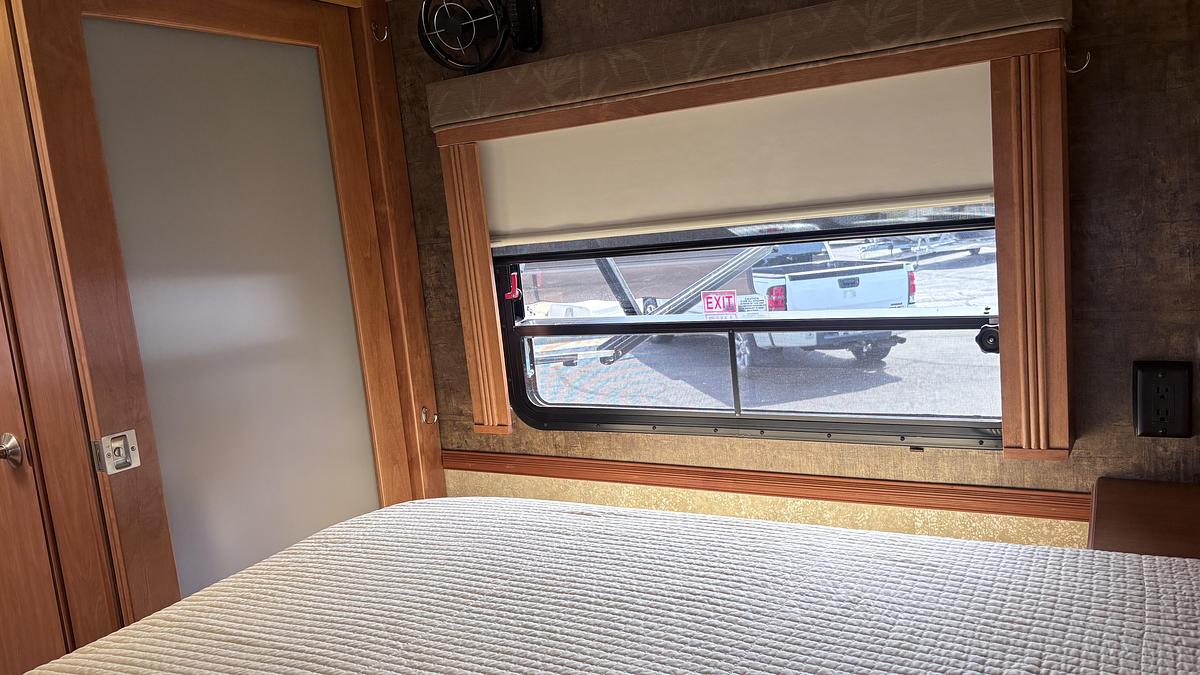 Used 2011 Tiffin Breeze M-28BR