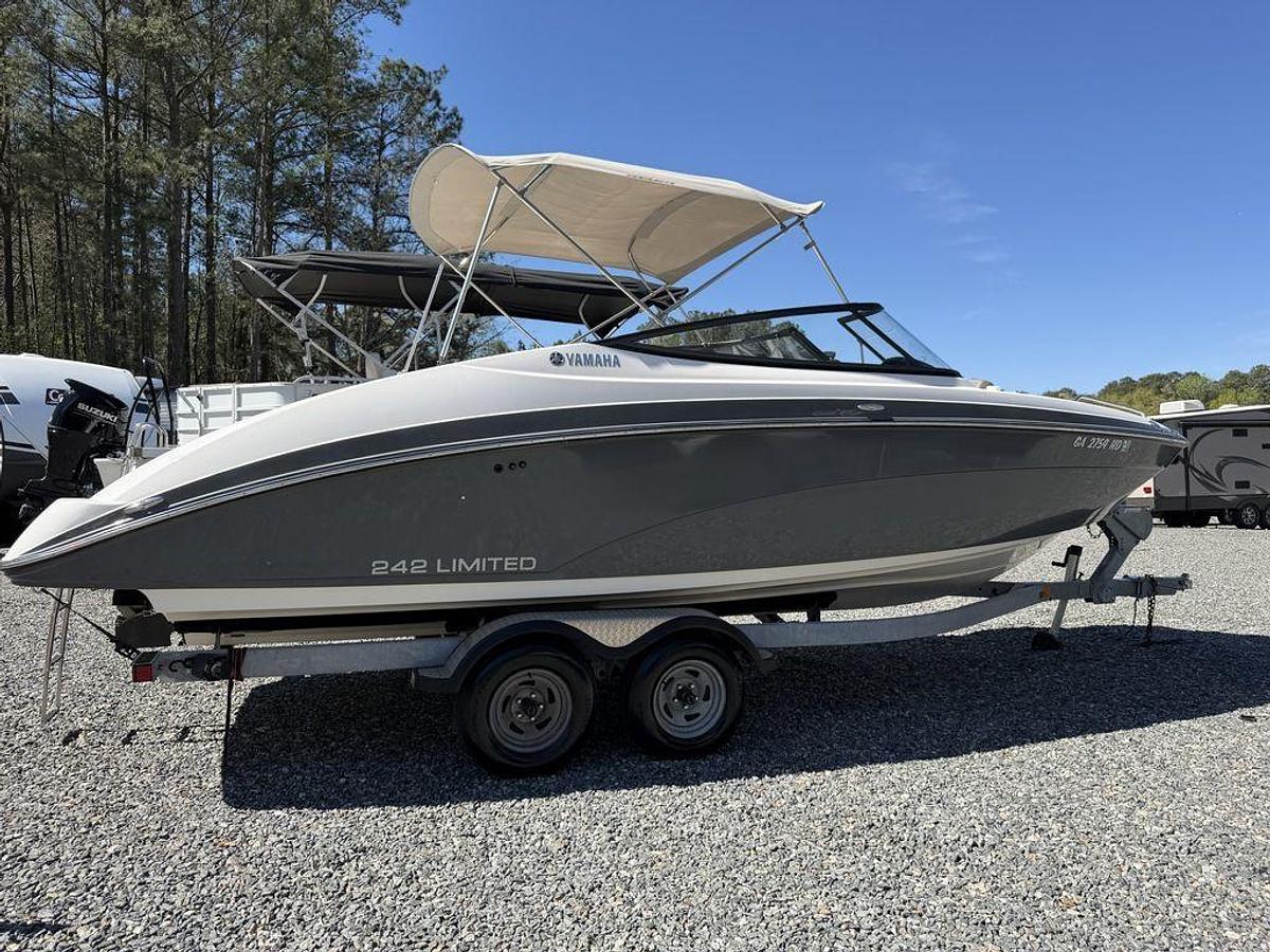 Used 2016 Yamaha 242 Limited S