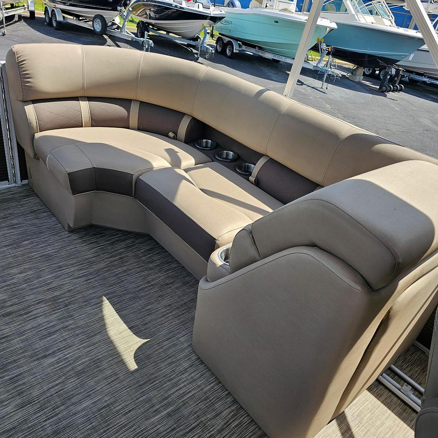 Used 2020 Bennington 22 SXP