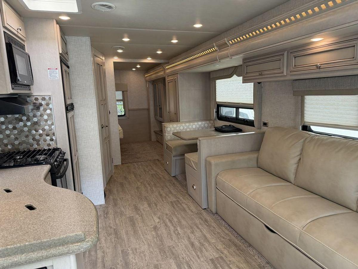 Used 2020 Newmar Bay Star Sport 3008