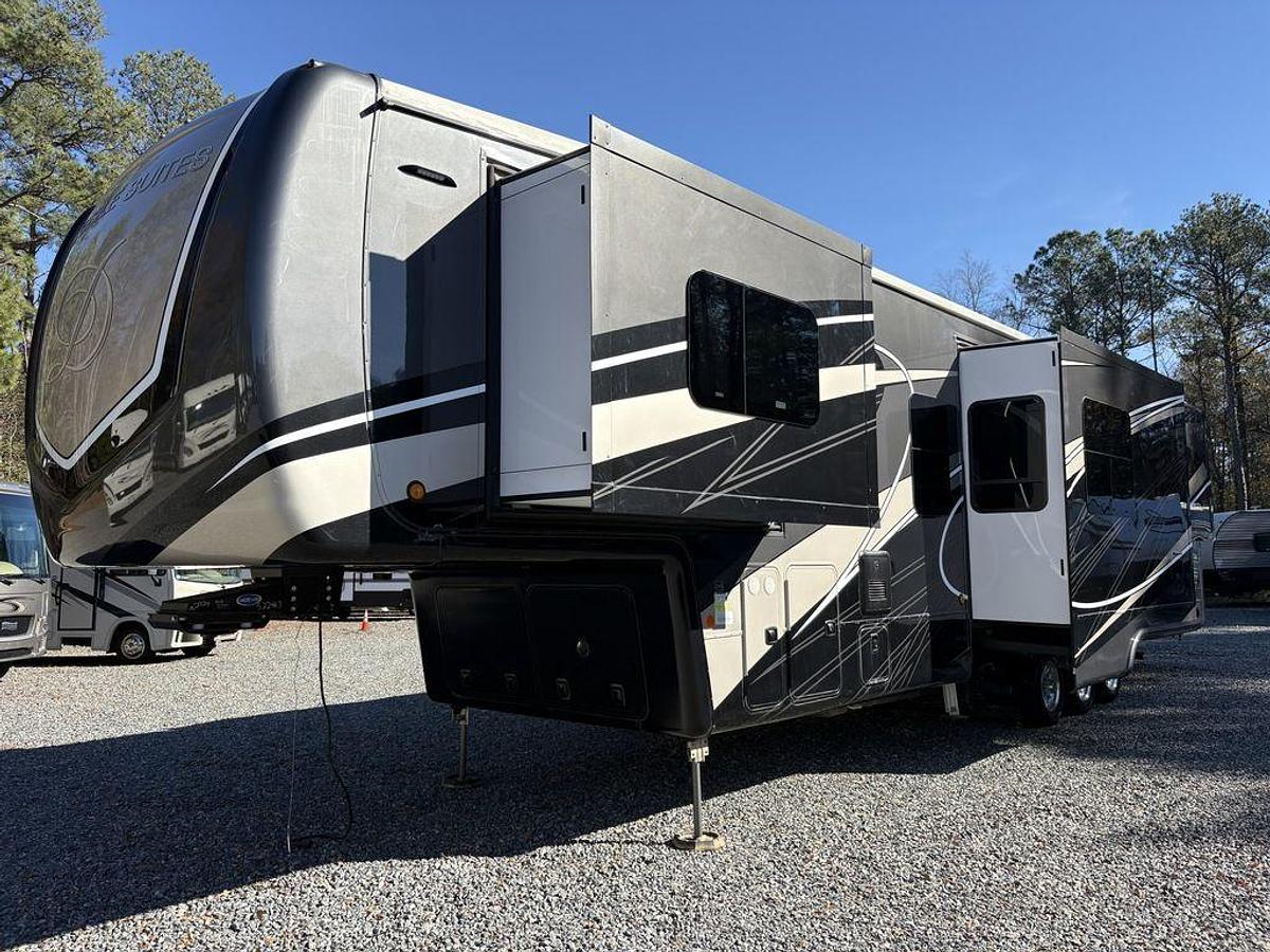 Used 2023 DRV Mobile Suites Luxury 44 ORLANDO