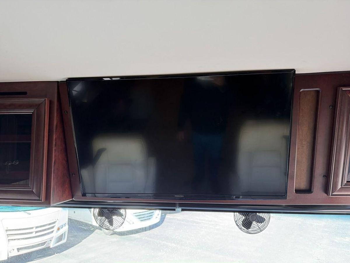 Used 2008 Fleetwood Revolution 42K